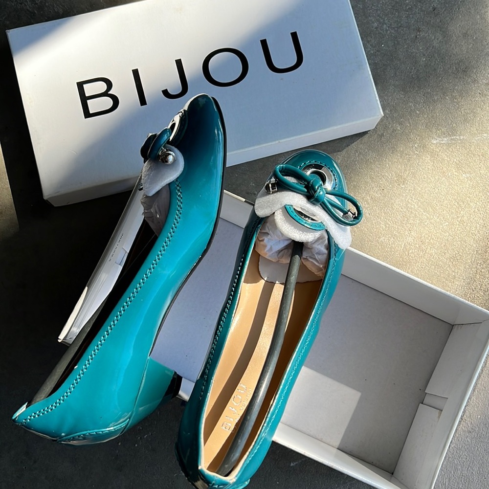 Brand new teal pumps